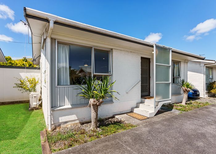  at 2/4 Wellesley Road, Mangere Bridge, Auckland