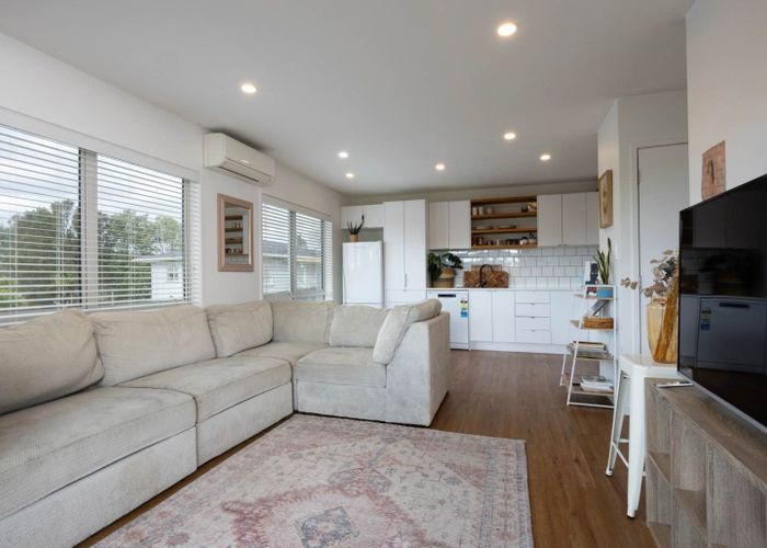  at 8A Aquarius Avenue, Glen Eden, Waitakere City, Auckland