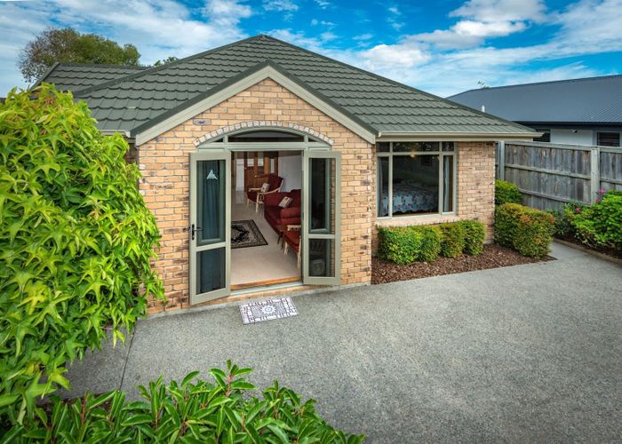  at 2/252 Mairehau Road, Burwood, Christchurch