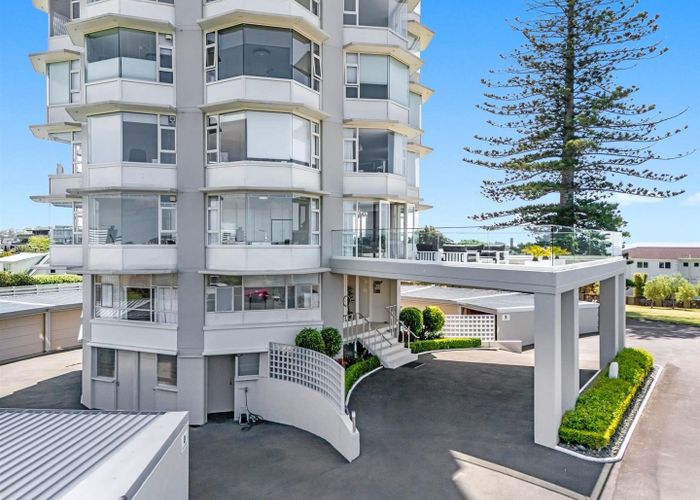  at 1/90 Kitchener Road, Milford, North Shore City, Auckland