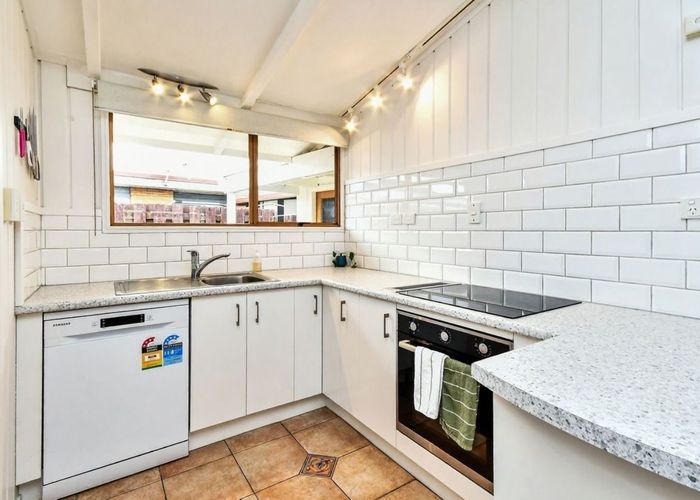  at 8 Booker Place, Weymouth, Auckland