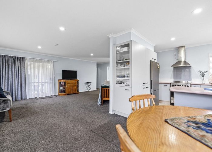  at 8 Donegal Place, Katikati