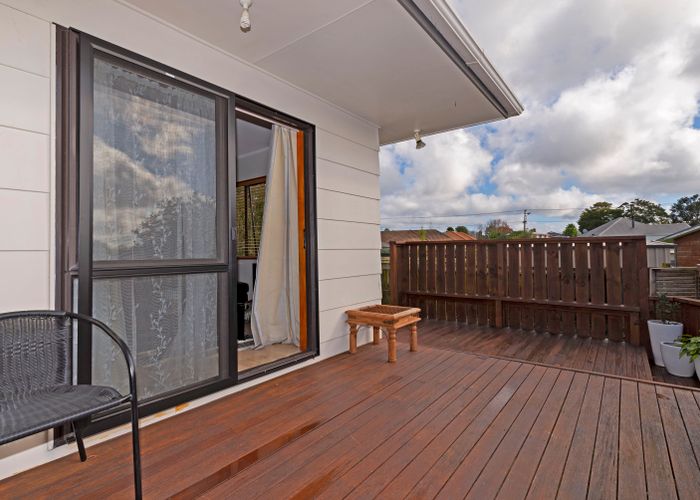  at 2/9 Applewood Drive, Henderson, Auckland