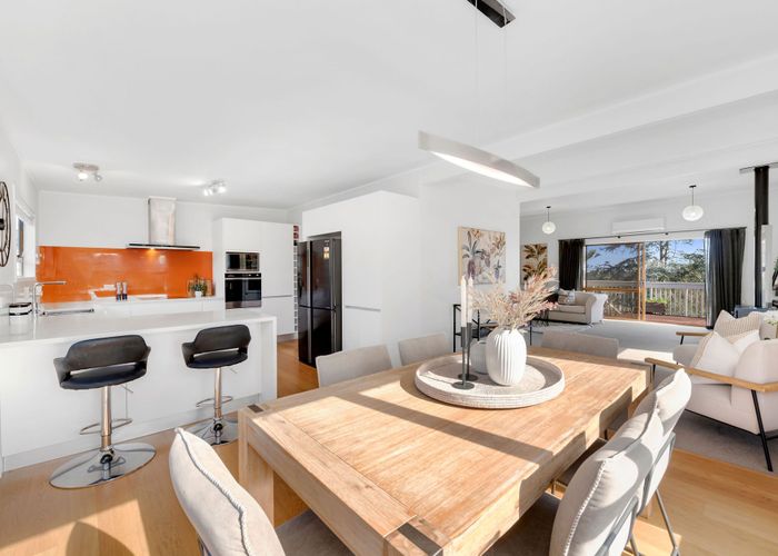  at 10 Pine Terrace, Howick, Auckland