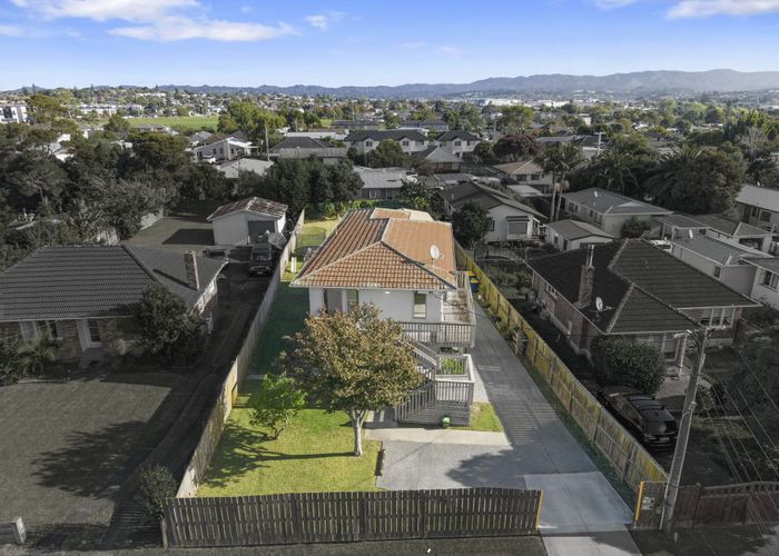  at 32 Strid Road, Te Atatu South, Waitakere City, Auckland