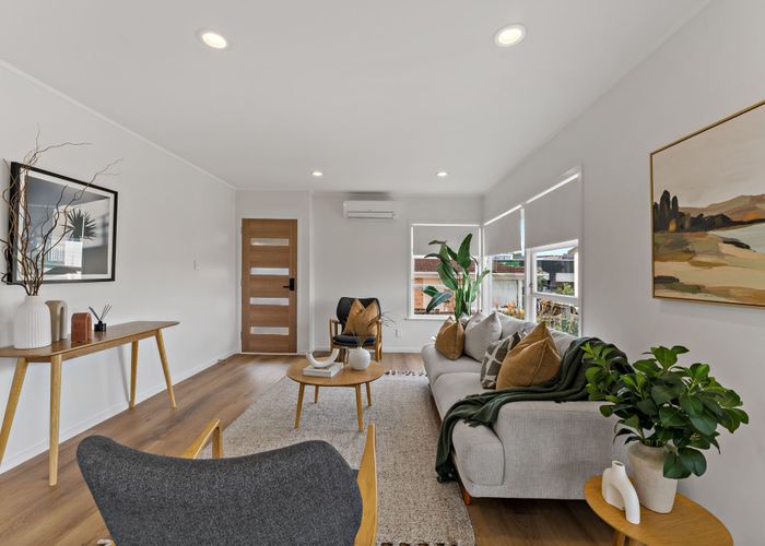  at 2/15 Woodall Place, Totara Vale, Auckland