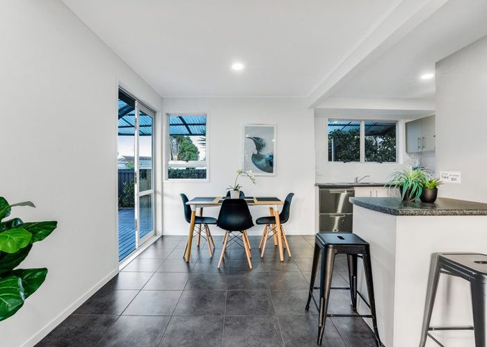  at 102 Flat Bush Road, Clover Park, Auckland