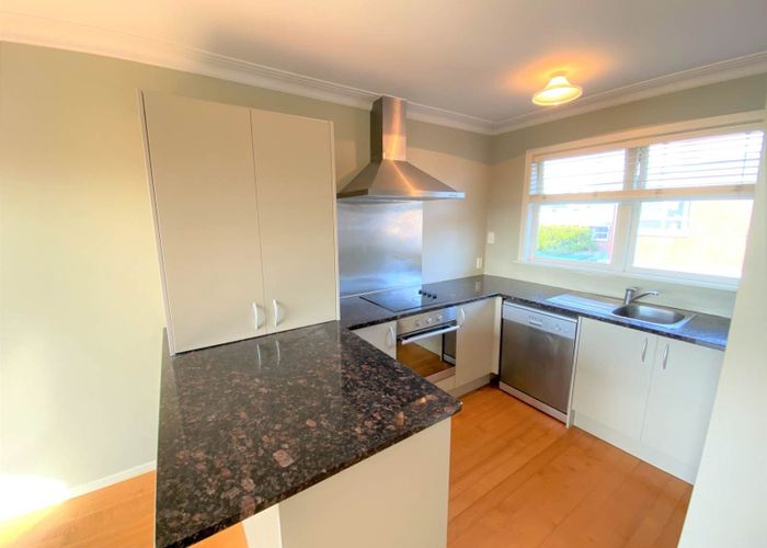  at 2/3 Rathlin Street, Blockhouse Bay, Auckland