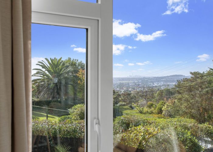  at 2 Fairmount Road, Titirangi, Auckland