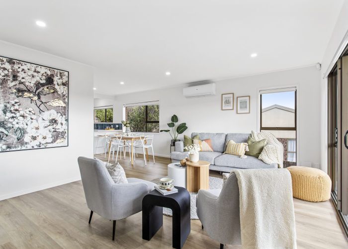  at 2/27 Galloway Crescent, Farm Cove, Manukau City, Auckland