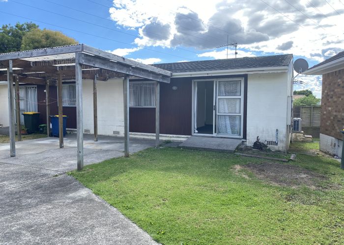  at 2/2 Vera Road, Te Atatu South, Waitakere City, Auckland