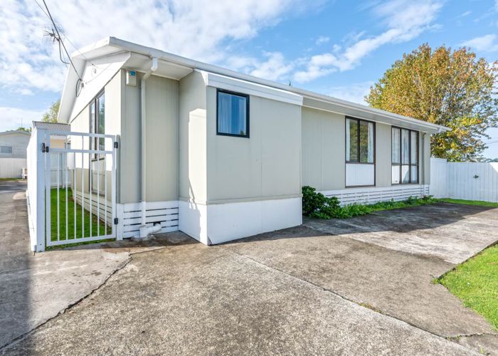  at 96 Parrs Cross Road, Henderson, Auckland