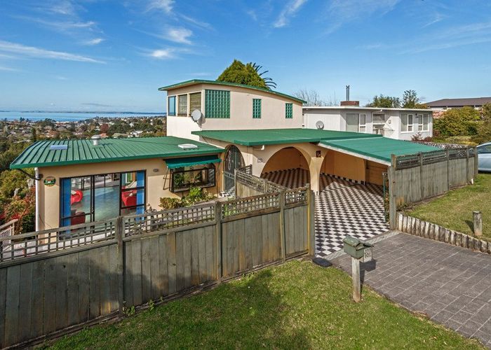  at 801 East Coast Road, Northcross, North Shore City, Auckland