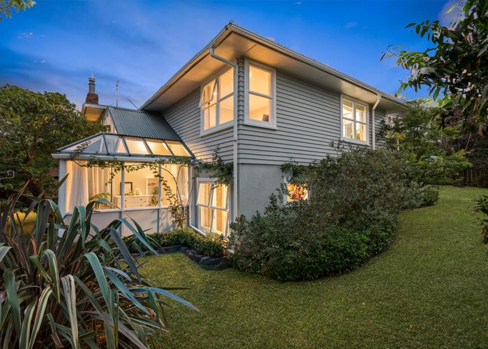  at 21 Peter Buck Road, New Windsor, Auckland