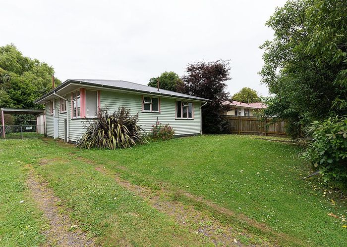  at 6 Newbury Street, Awapuni, Palmerston North, Manawatu / Whanganui
