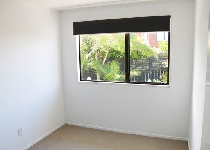  at 2/425 Blockhouse Bay Road, Blockhouse Bay, Auckland City, Auckland