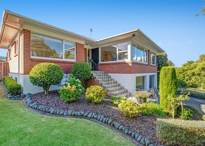 at 5 Tudward Glade, Hillcrest, Auckland