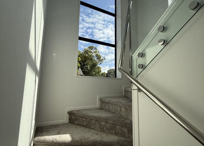  at 1/33 Garadice Rd, Mairangi Bay, North Shore City, Auckland