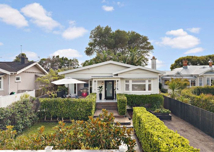  at 12 Birkley Road, Bayswater, North Shore City, Auckland