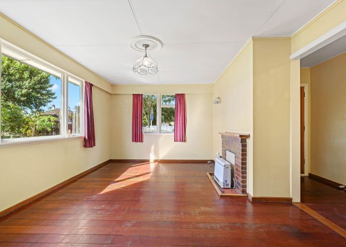  at 1 Kenney Crescent, Fairfield, Hamilton