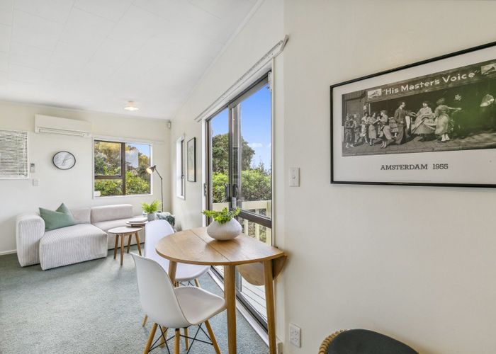  at 2/15 Sutherland Crescent, Melrose, Wellington