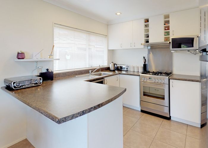  at 2/2 Calluna Crescent, Totara Heights, Auckland