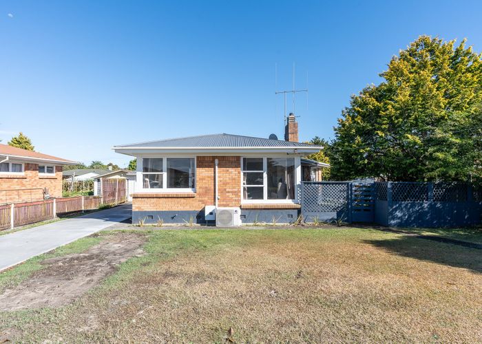  at 84 Mount View Road, Melville, Hamilton