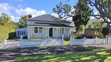  at 41 Glen Road, Stanley Point, Auckland