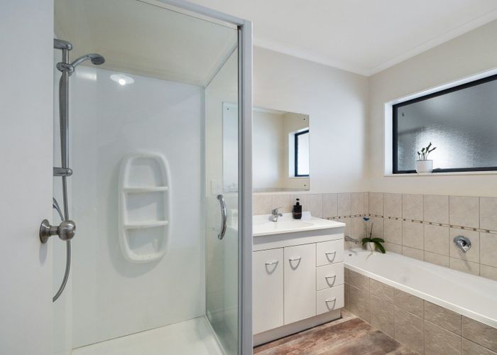  at 8 Sunshine Place, Kelvin Grove, Palmerston North