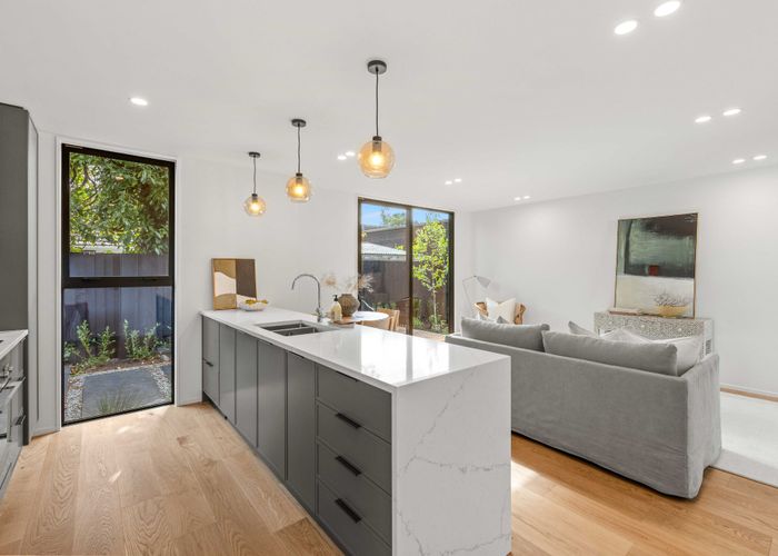  at 2/60 Innes Road, Merivale, Christchurch City, Canterbury