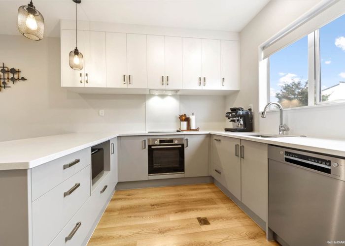  at 21 Kaimai Avenue, Massey, Waitakere City, Auckland