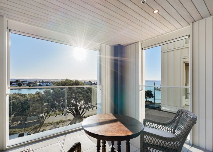  at APT 204/11 Customs Quay, Ahuriri, Napier, Hawke's Bay