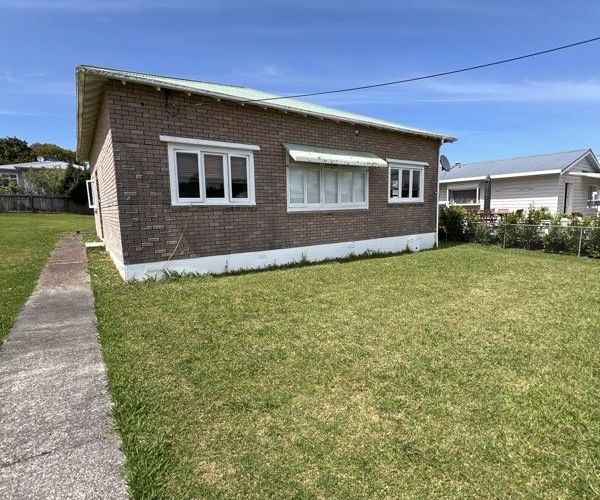  at 18 Corrella Road, Belmont, North Shore City, Auckland
