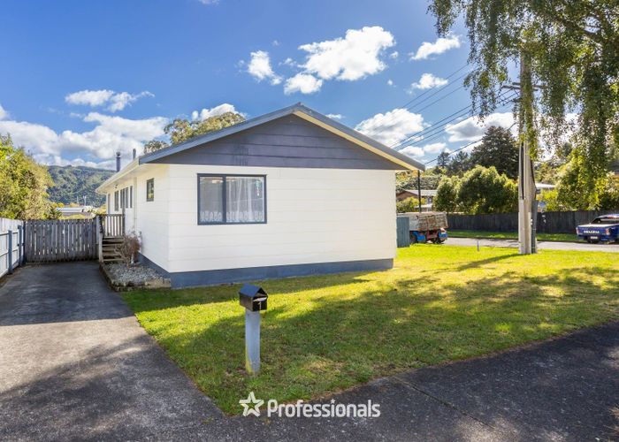  at 1 Monarch Grove, Maoribank, Upper Hutt