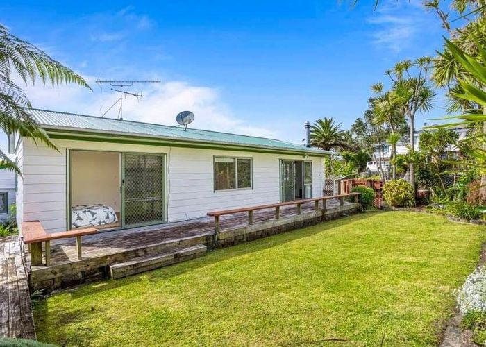  at 1/24 Applewood Drive, Henderson, Auckland