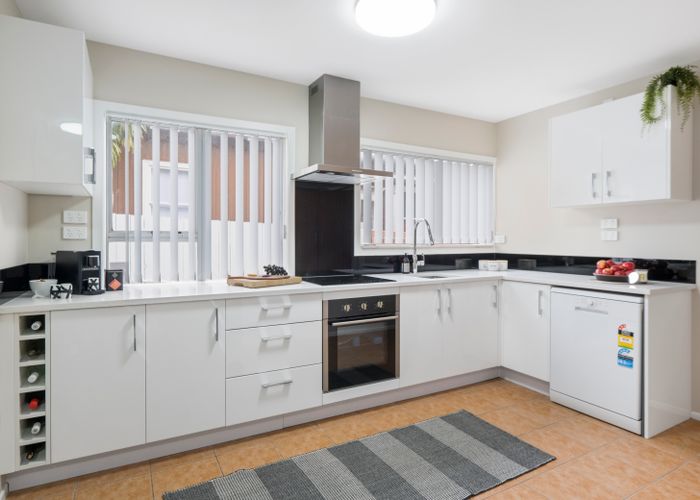  at 2/325 Mount Albert Road, Mount Roskill, Auckland