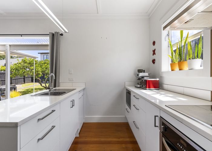  at 64 Premier Avenue, Point Chevalier, Auckland