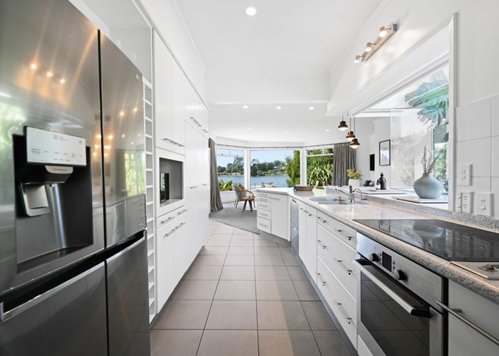  at 86 Lake Crescent, Hamilton Lake, Hamilton