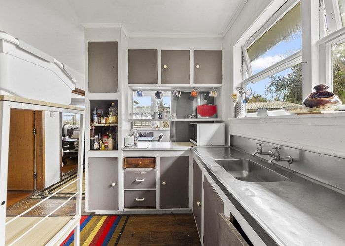  at 16 Lavinia Crescent, Mangere East, Manukau City, Auckland