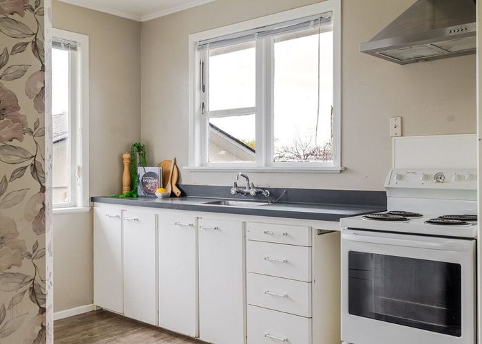  at 10 Stoke Place, Awapuni, Palmerston North, Manawatu / Whanganui