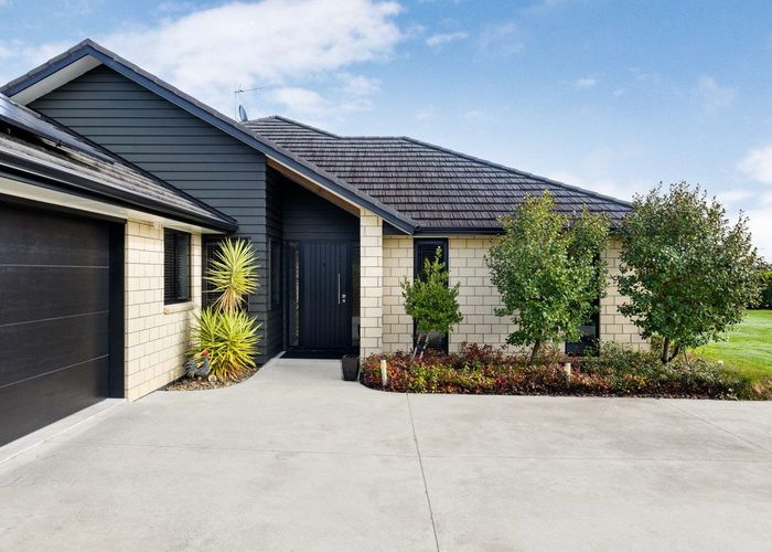 at 17 Alan Livingston Drive, Cambridge, Cambridge