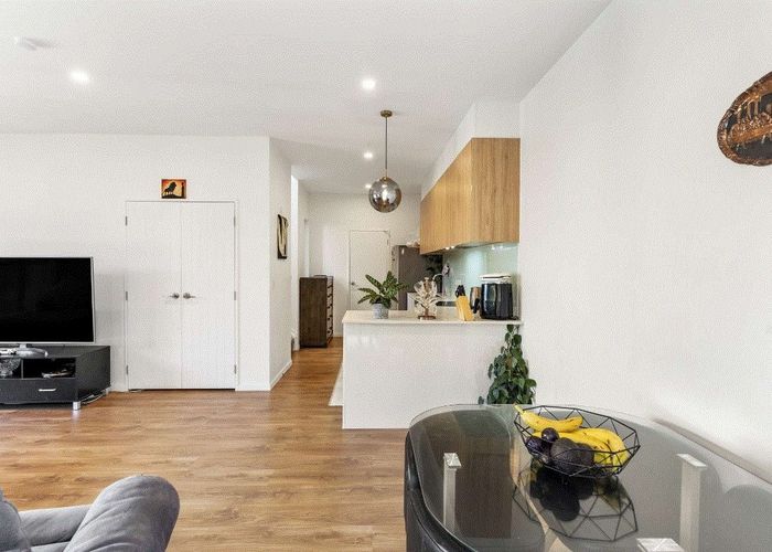  at 16/26 Springvale Drive, Fairview Heights, North Shore City, Auckland