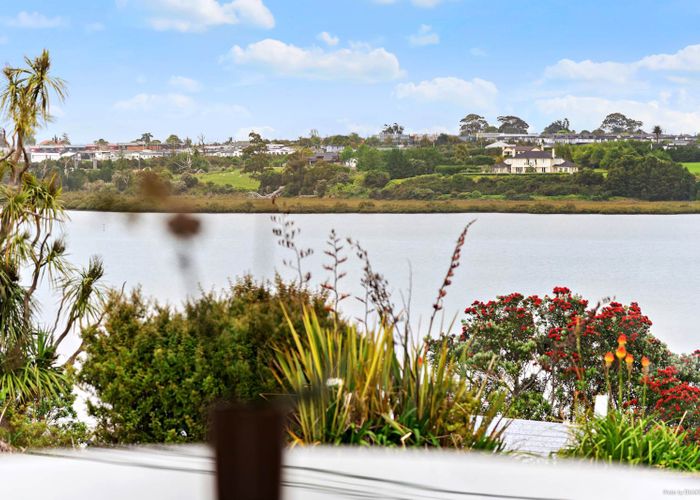  at 10 Ferry Parade, Herald Island, Auckland