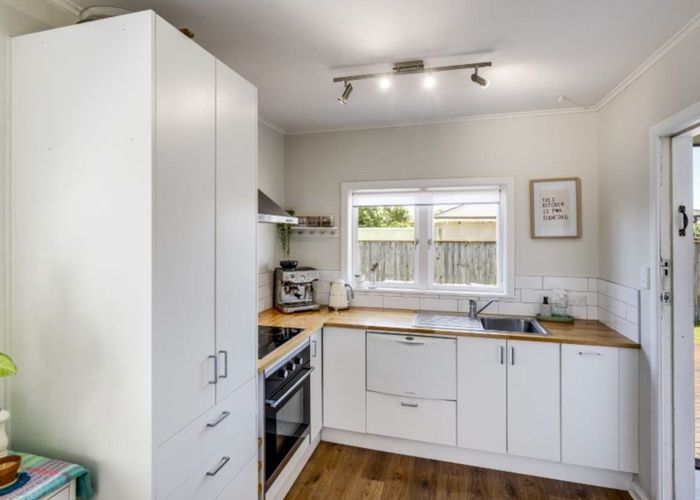  at 11 Magdalen Crescent, Pirimai, Napier