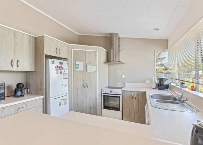  at 2/3B Sandel Rise, Merrilands, New Plymouth