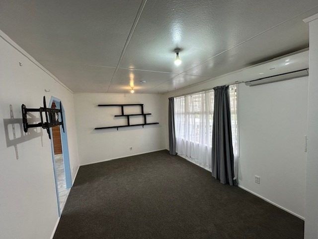  at 33 Lincoln Park Ave, Massey, Waitakere City, Auckland