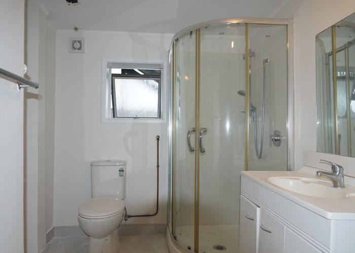  at 1/609 Glenfield Road, Glenfield, North Shore City, Auckland