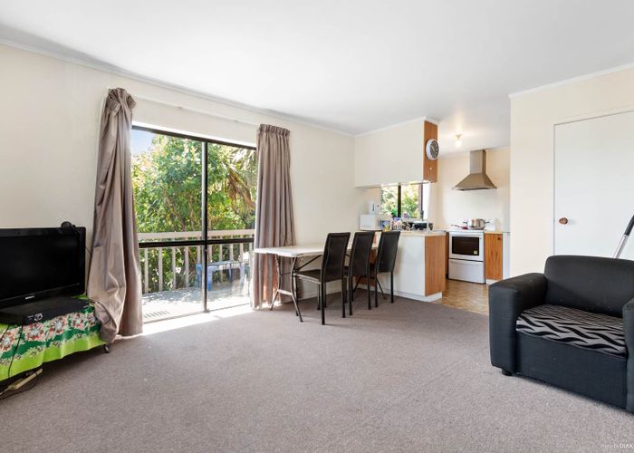  at 1/6 Kennington Drive, Clendon Park, Auckland