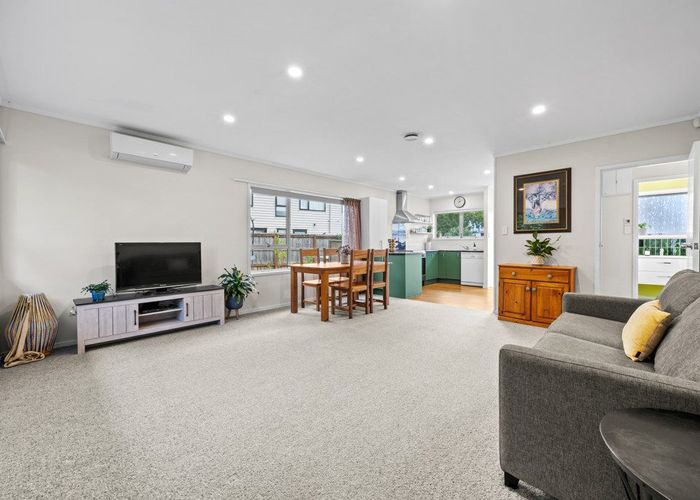  at 2/4 Illana Place, Ranui, Waitakere City, Auckland