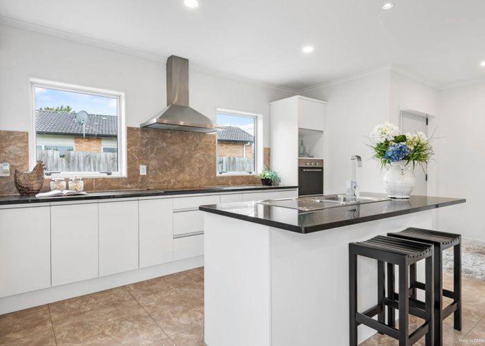  at 11A Poinsettia Place, Henderson, Auckland